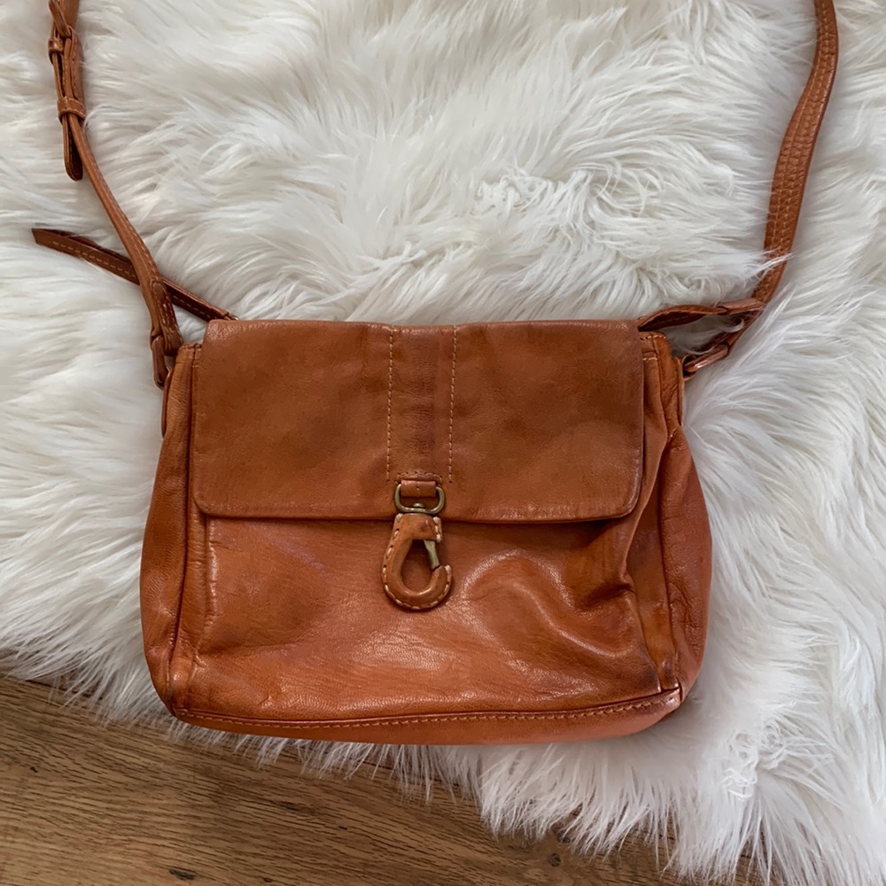 Chic Tan Leather Crossbody Bag